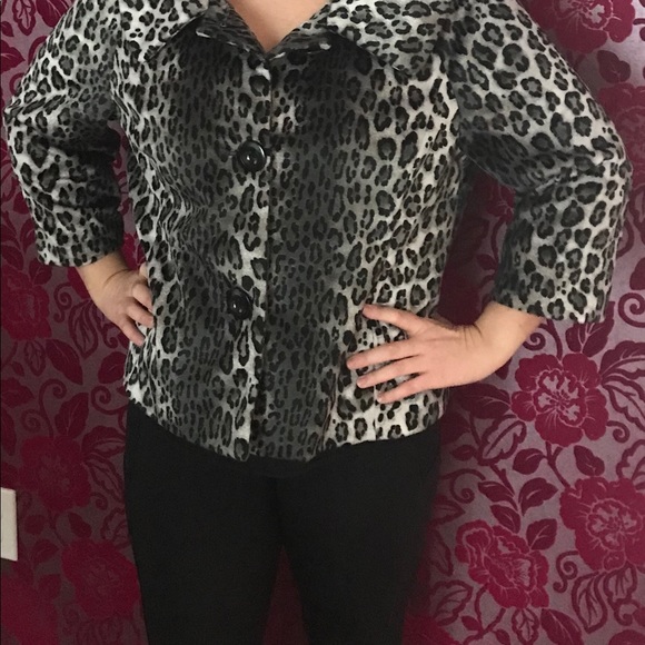 Short, faux fur fun jacket!! - Picture 1 of 8